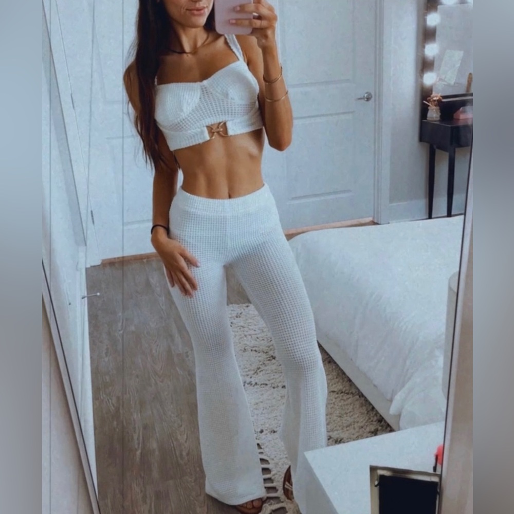 White 2 piece cloth pants & crop top set